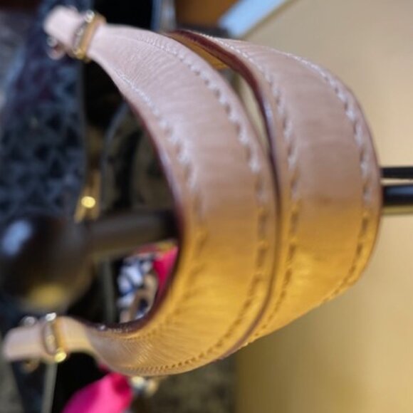 MICHAEL KORS, EUC PATENT LEATHER HANDBAG AND WALLET - Picture 8 of 9